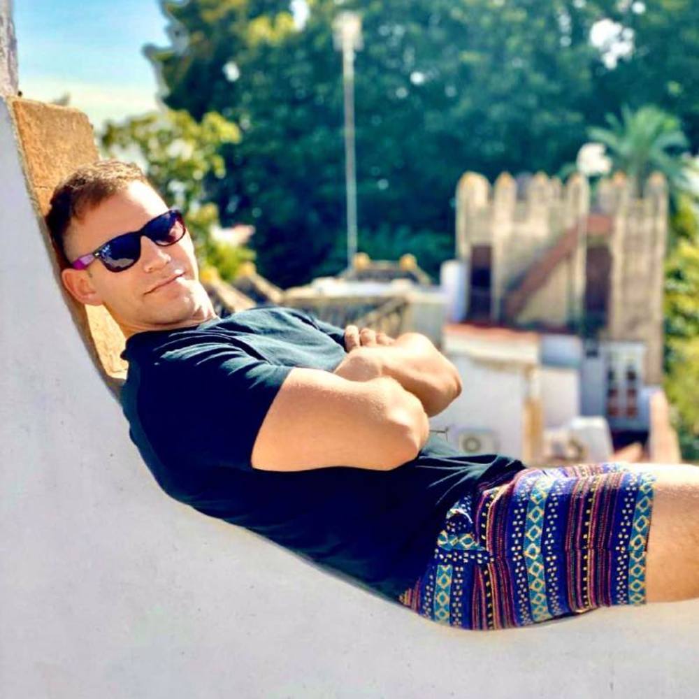 Meet your Posher, Max